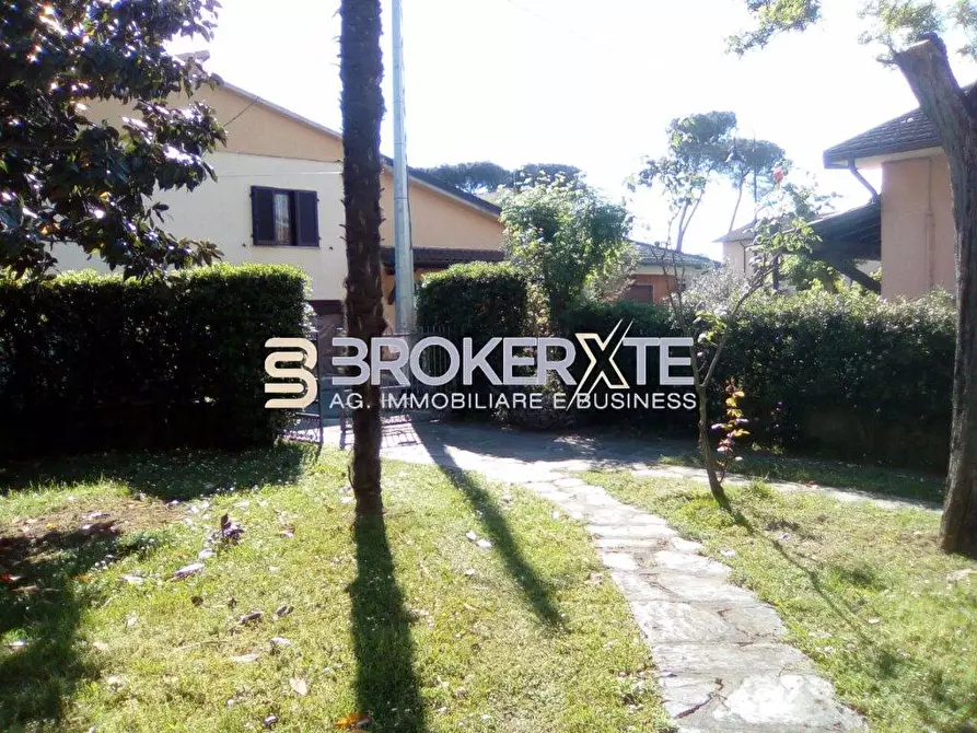 Immagine 15 di Casa bifamiliare in affitto  a Montignoso