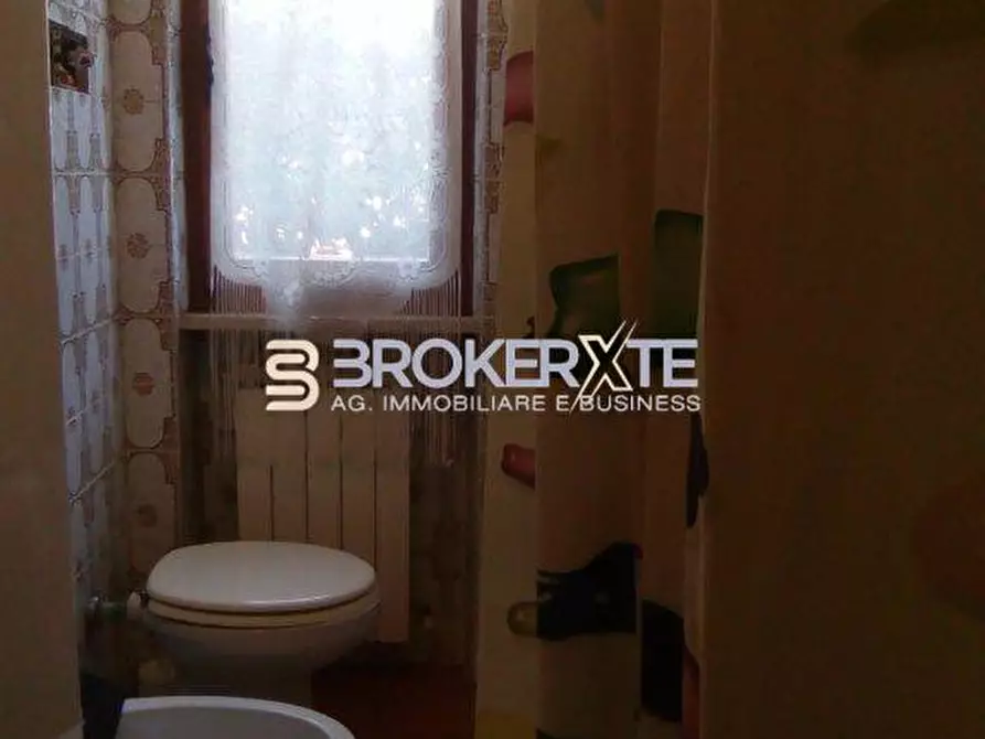 Immagine 11 di Casa bifamiliare in affitto  a Montignoso