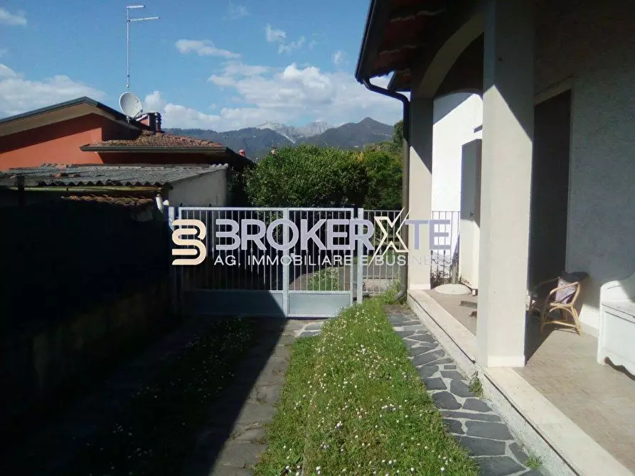 Immagine 10 di Casa bifamiliare in affitto  a Montignoso