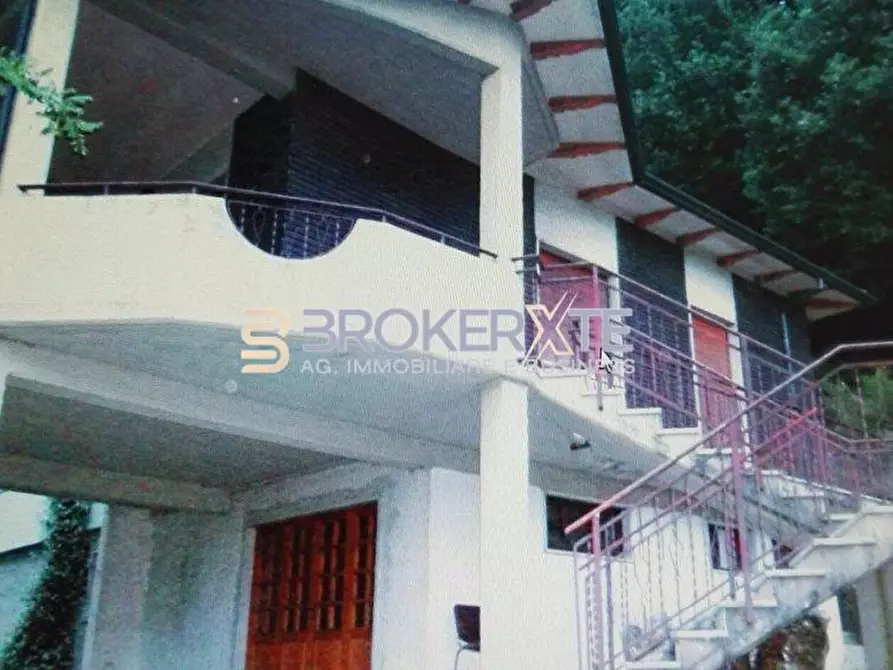 Immagine 15 di Villa in vendita  a Carrara