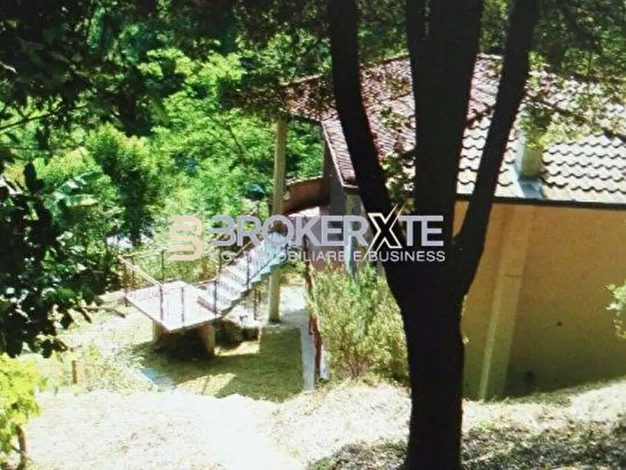 Immagine 17 di Villa in vendita  a Carrara