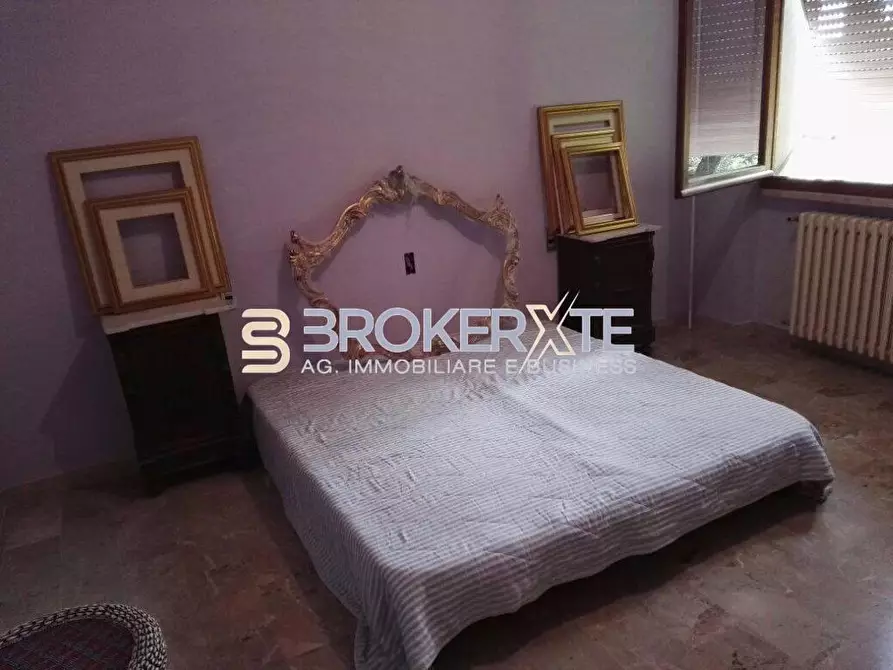 Immagine 6 di Villa in vendita  a Carrara