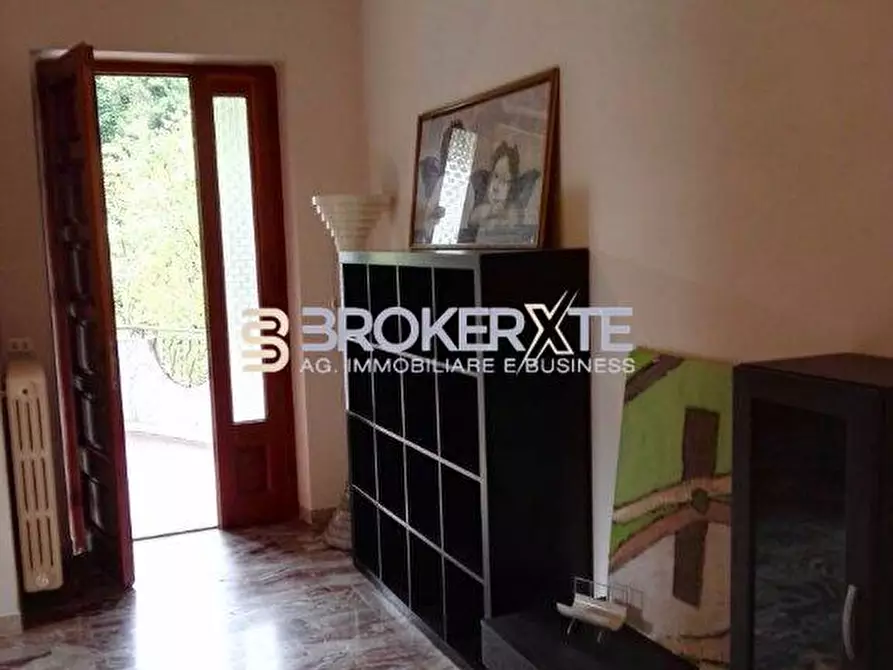 Immagine 10 di Villa in vendita  a Carrara