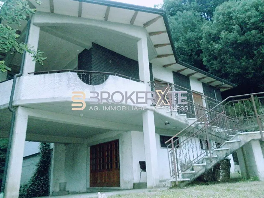 Immagine 7 di Villa in vendita  a Carrara