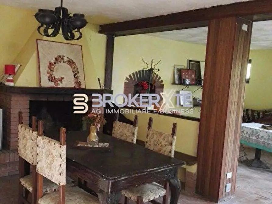 Immagine 12 di Villa in vendita  a Carrara