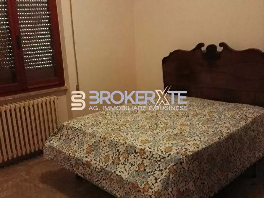 Immagine 4 di Villa in vendita  a Carrara