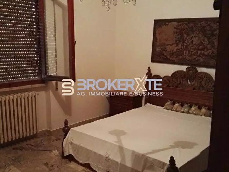 Immagine 11 di Villa in vendita  a Carrara