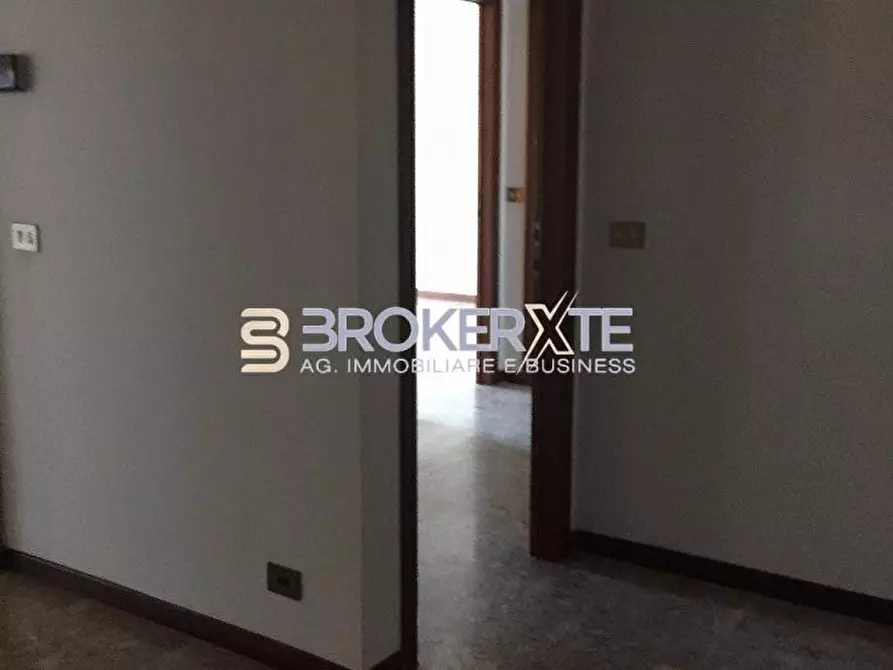 Immagine 2 di Appartamento in affitto  a Carrara