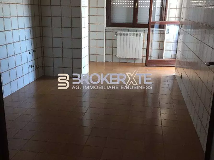 Immagine 1 di Appartamento in affitto  a Carrara