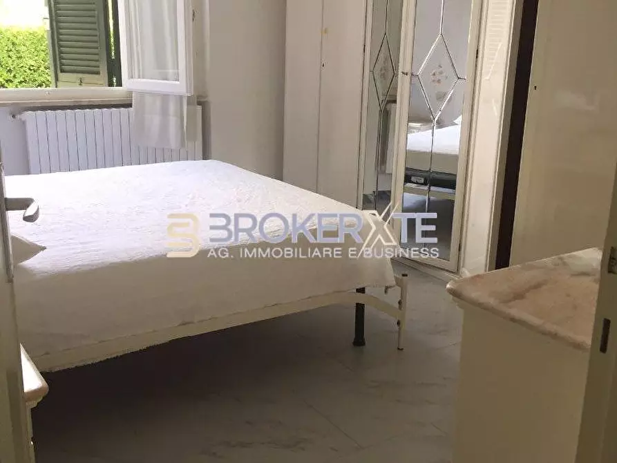 Immagine 4 di Casa semindipendente in affitto  a Massa