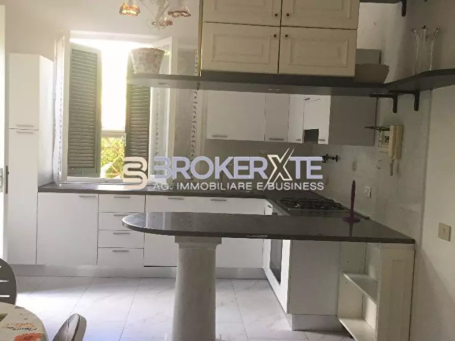 Immagine 11 di Casa semindipendente in affitto  a Massa