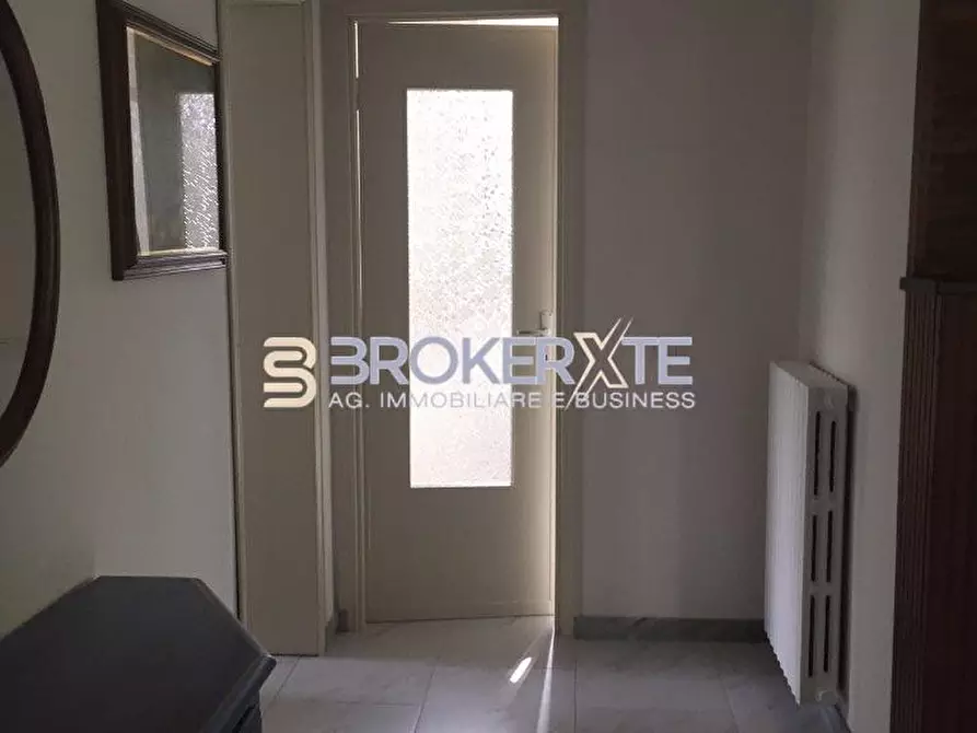 Immagine 2 di Casa semindipendente in affitto  a Massa
