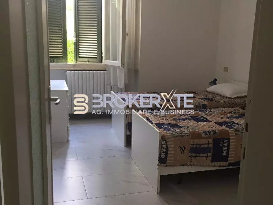 Immagine 5 di Casa semindipendente in affitto  a Massa