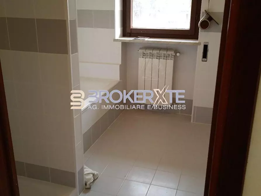 Immagine 4 di Appartamento in affitto  a Carrara