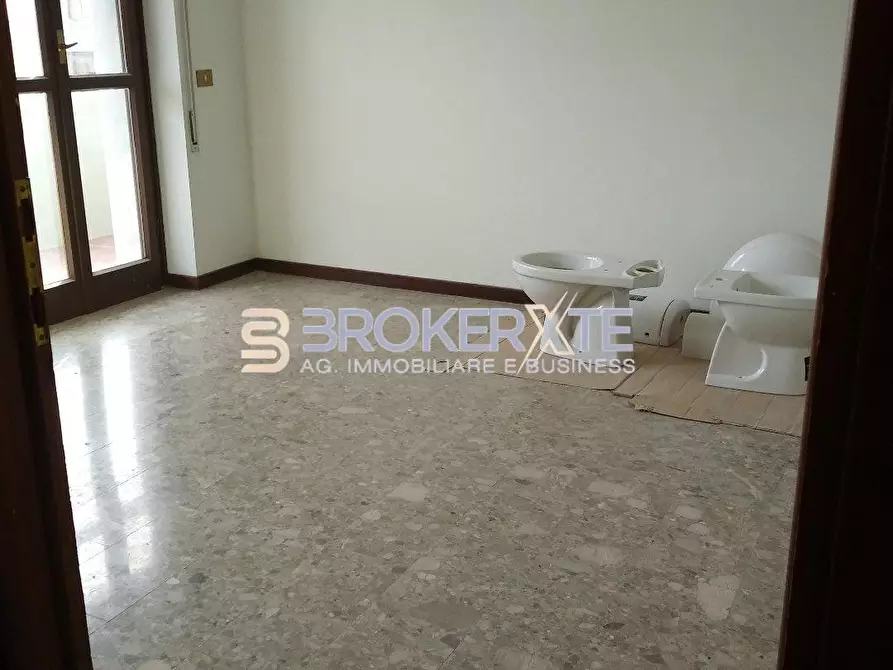 Immagine 1 di Appartamento in affitto  a Carrara