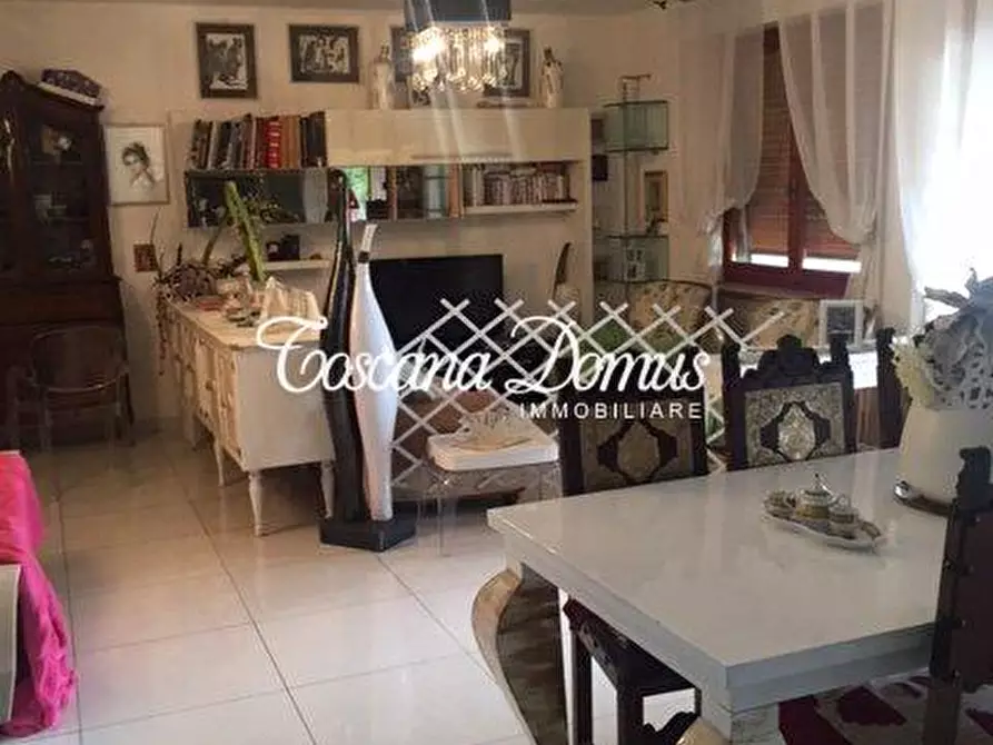 Immagine 2 di Appartamento in vendita  a Siena