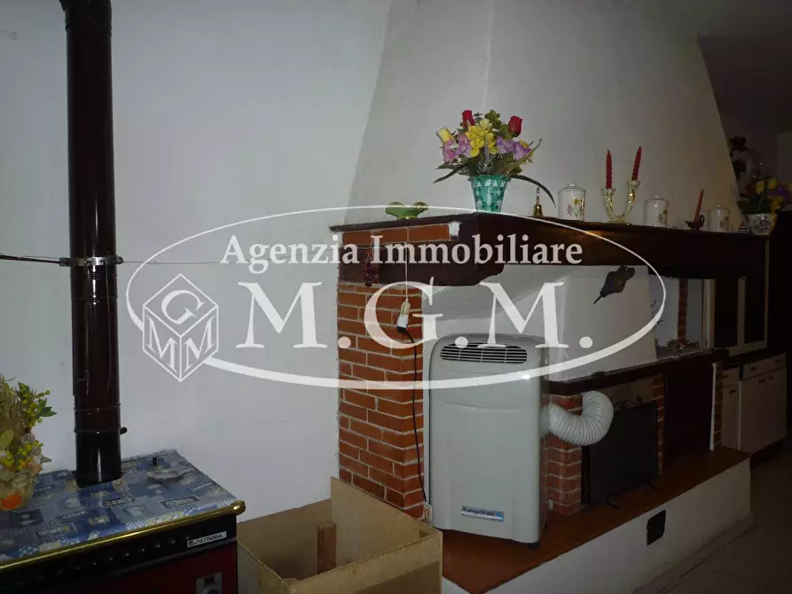 Immagine 3 di Casa indipendente in vendita  a Santa Maria A Monte