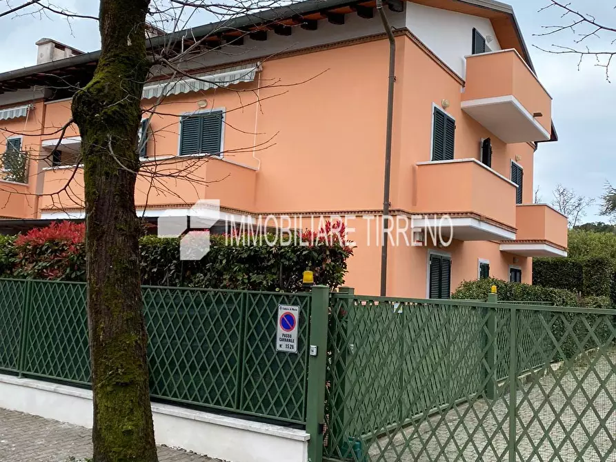 Immagine 3 di Mansarda in affitto  a Massa