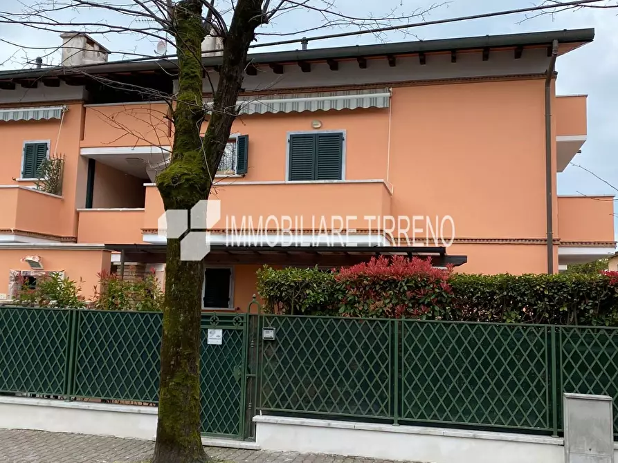 Immagine 2 di Mansarda in affitto  a Massa