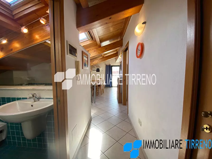 Immagine 4 di Mansarda in affitto  a Massa