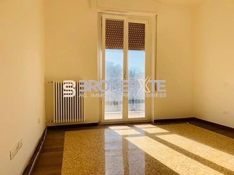 Immagine 12 di Mansarda in vendita  a Carrara