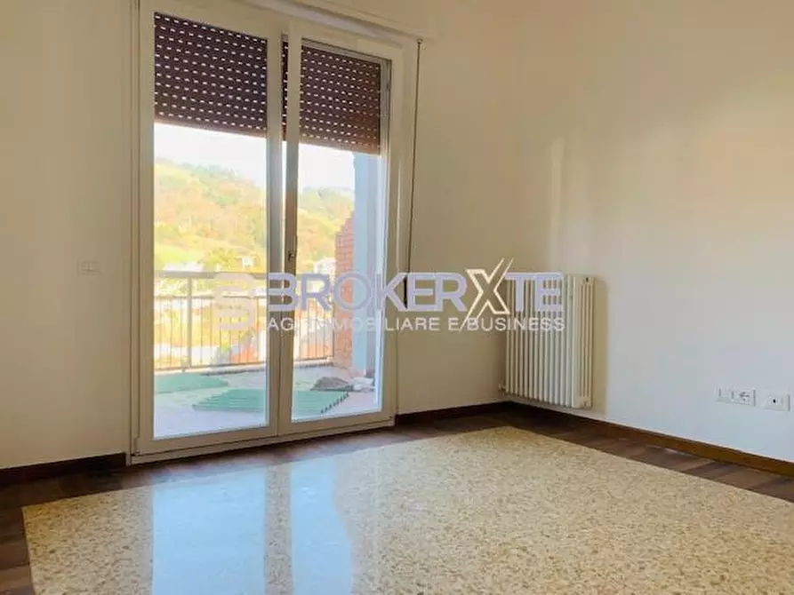 Immagine 18 di Mansarda in vendita  a Carrara