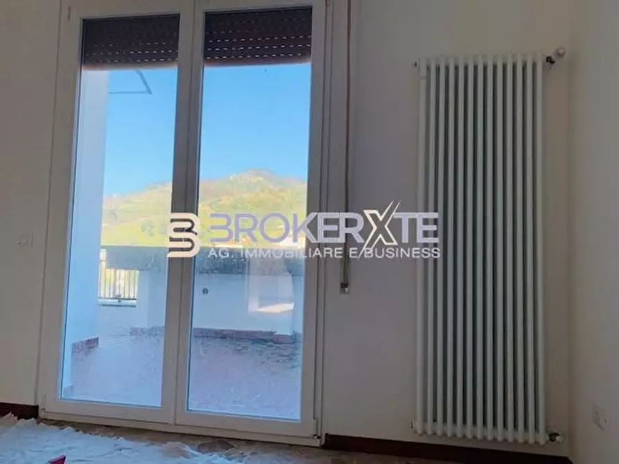 Immagine 26 di Mansarda in vendita  a Carrara