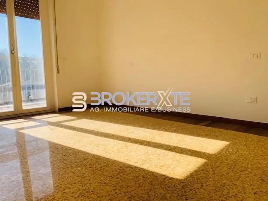 Immagine 10 di Mansarda in vendita  a Carrara