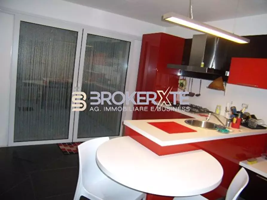 Immagine 10 di Casa semindipendente in vendita  a Carrara