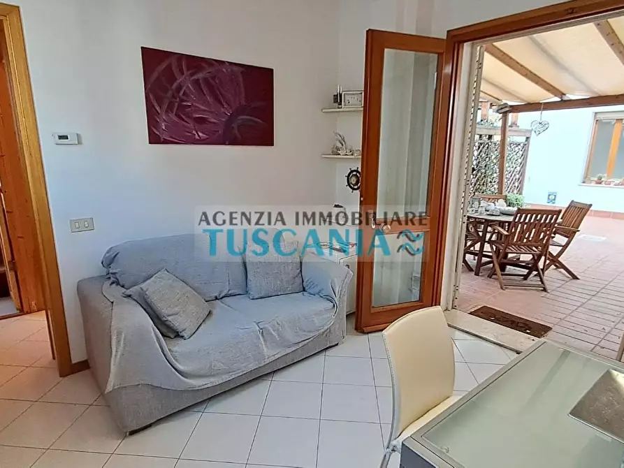 Immagine 2 di Appartamento in vendita  a Cecina