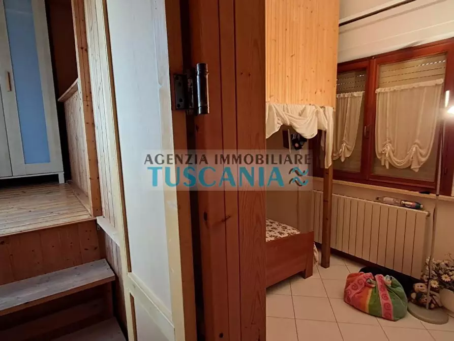 Immagine 17 di Appartamento in vendita  a Cecina