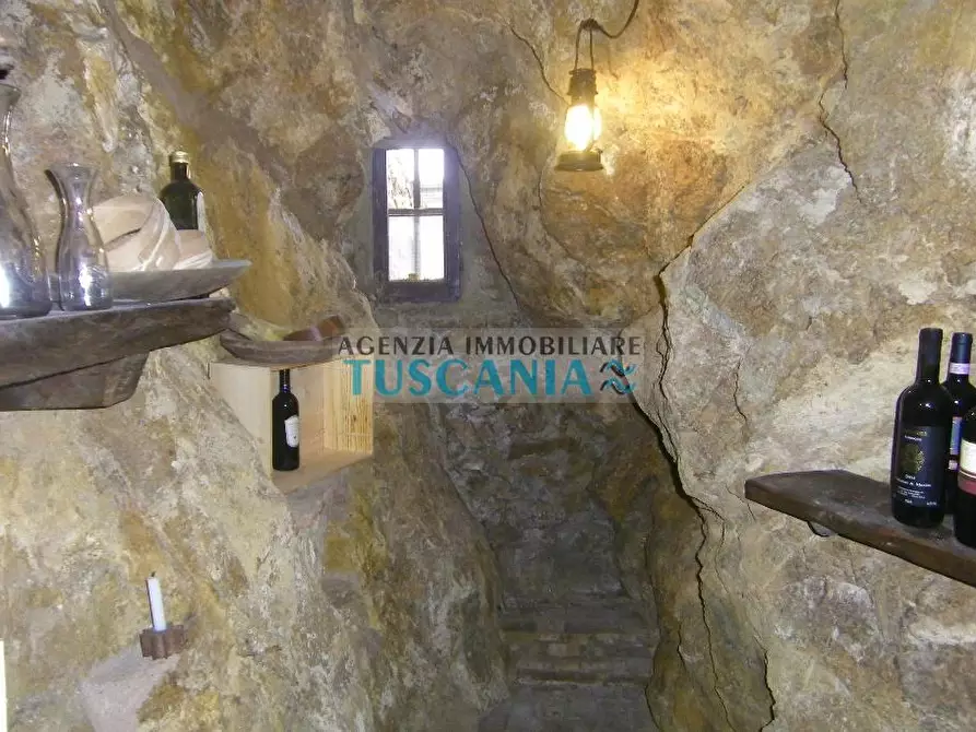 Immagine 21 di Palazzo in vendita  a Volterra
