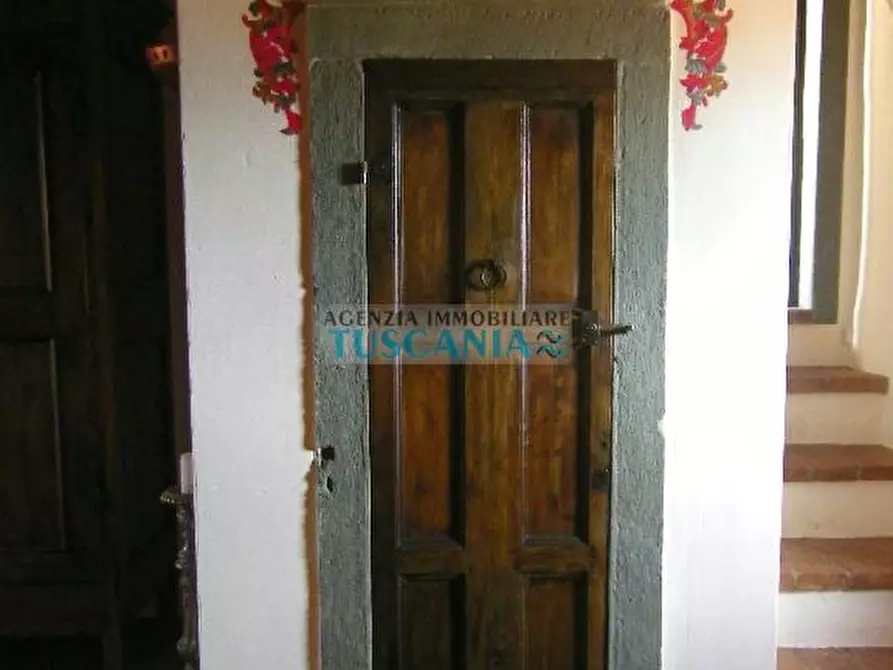 Immagine 37 di Palazzo in vendita  a Volterra