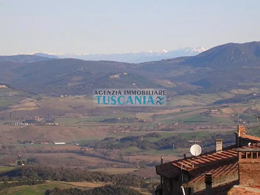 Immagine 42 di Palazzo in vendita  a Volterra