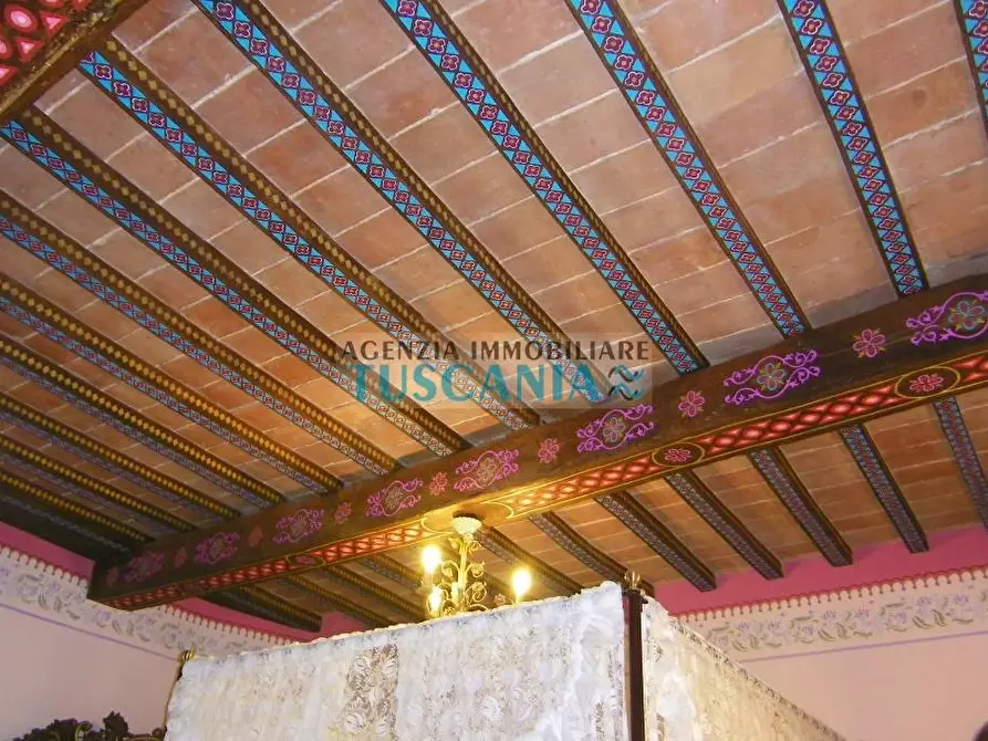 Immagine 32 di Palazzo in vendita  a Volterra