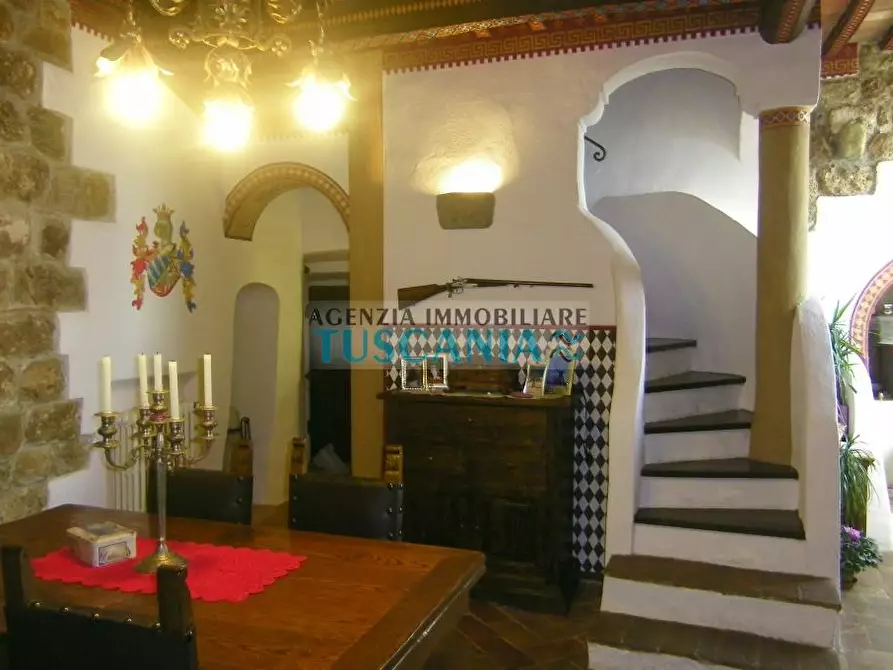 Immagine 30 di Palazzo in vendita  a Volterra