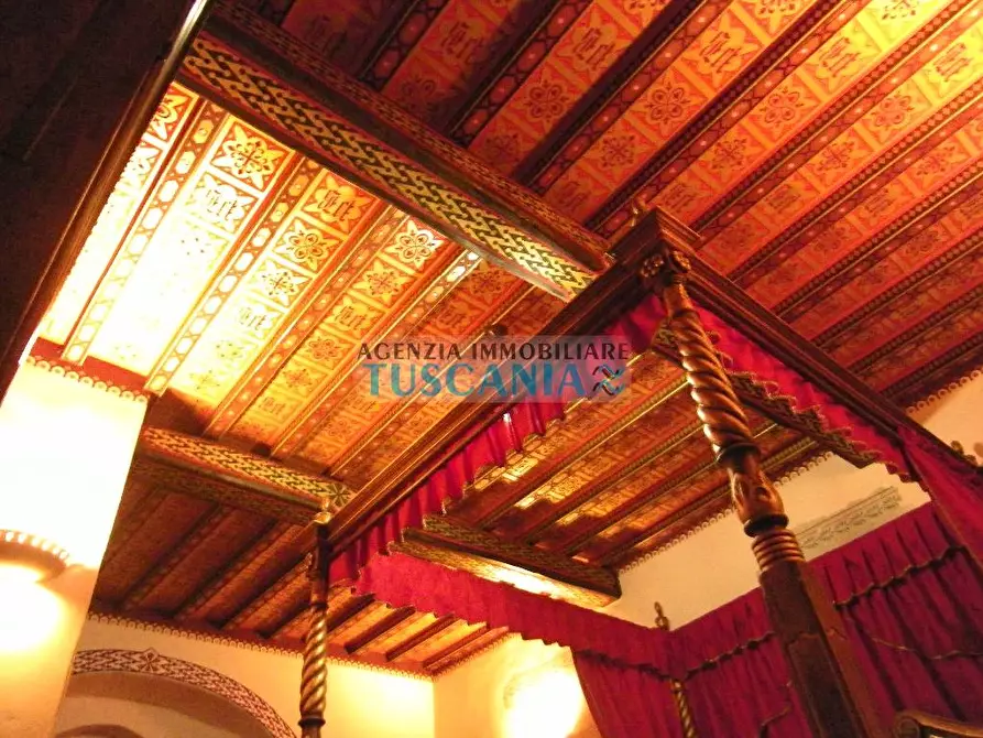 Immagine 34 di Palazzo in vendita  a Volterra