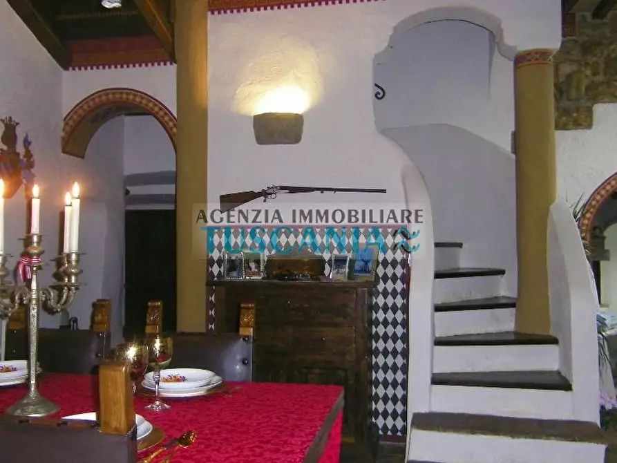 Immagine 31 di Palazzo in vendita  a Volterra