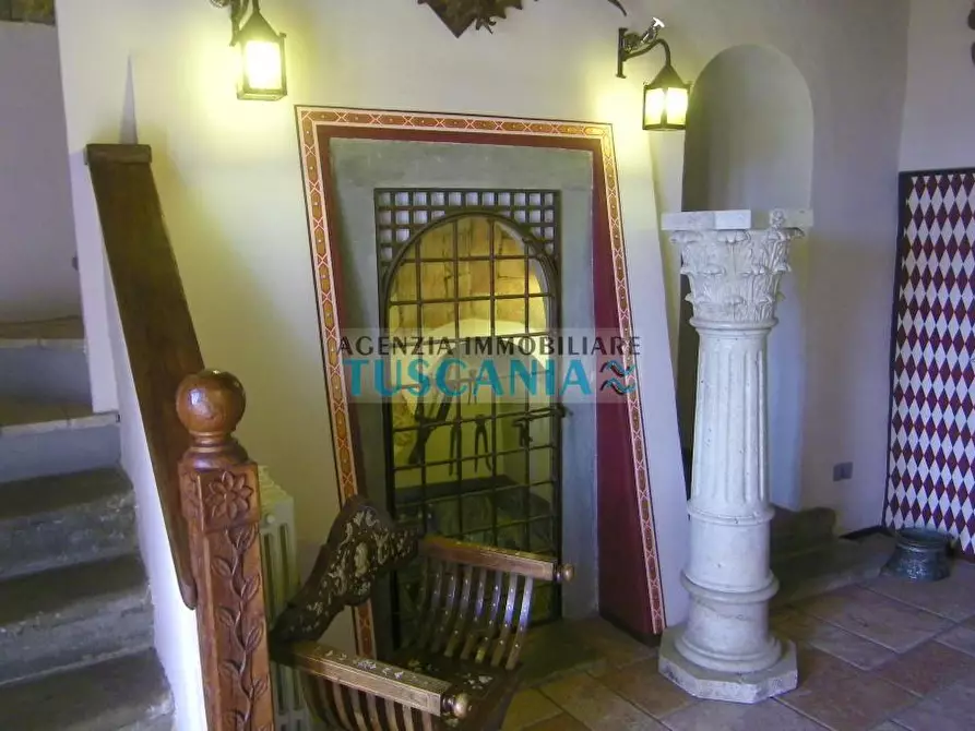 Immagine 2 di Palazzo in vendita  a Volterra