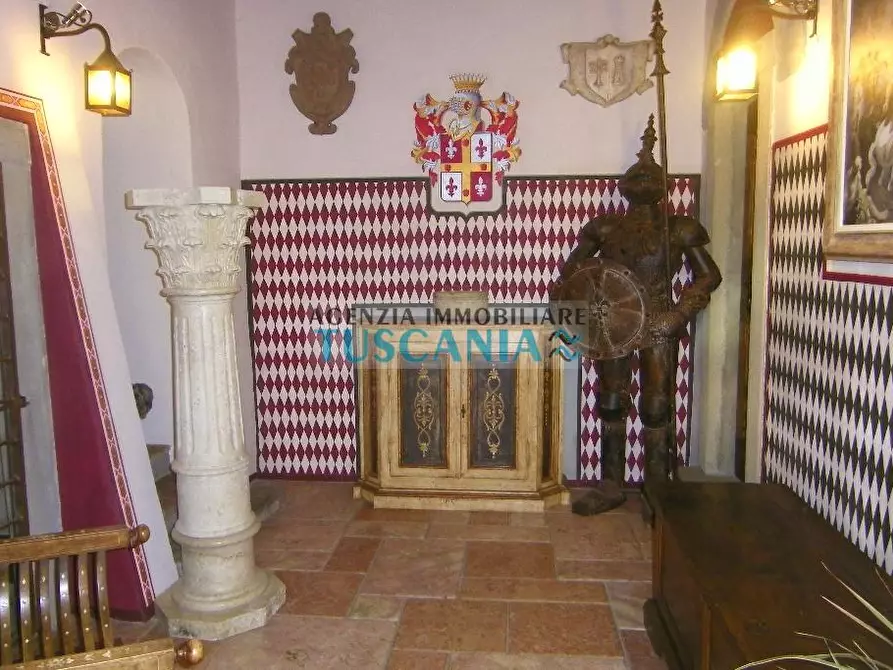 Immagine 22 di Palazzo in vendita  a Volterra