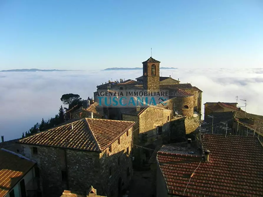 Immagine 39 di Palazzo in vendita  a Volterra