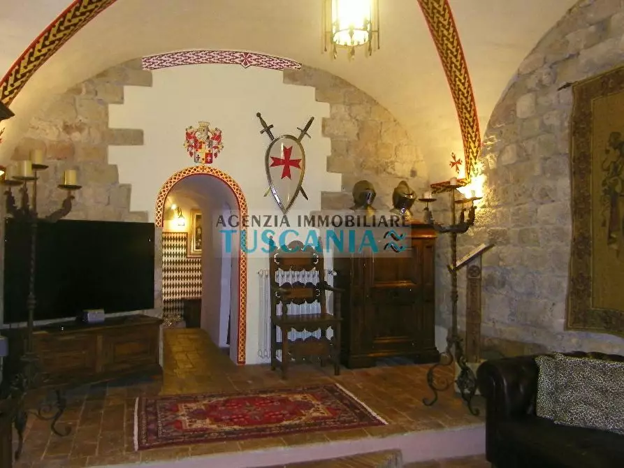 Immagine 26 di Palazzo in vendita  a Volterra