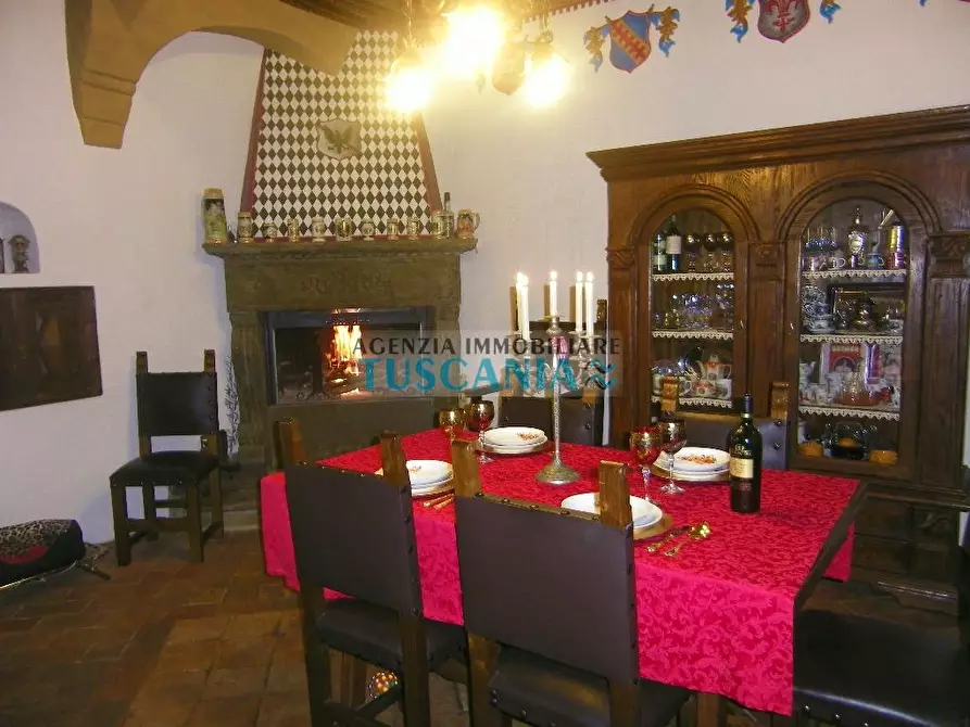 Immagine 9 di Palazzo in vendita  a Volterra
