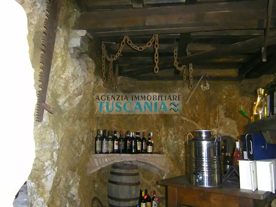 Immagine 15 di Palazzo in vendita  a Volterra