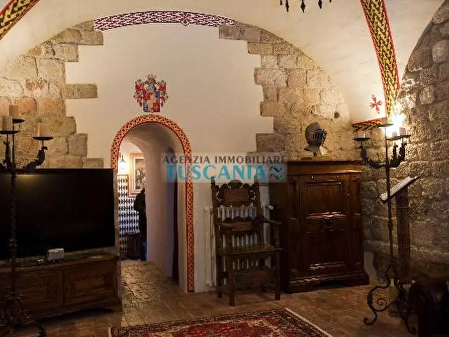 Immagine 6 di Palazzo in vendita  a Volterra