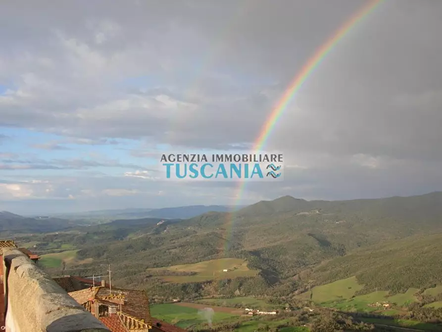 Immagine 41 di Palazzo in vendita  a Volterra