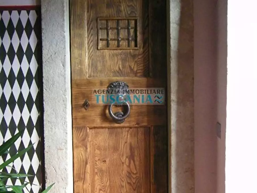 Immagine 38 di Palazzo in vendita  a Volterra
