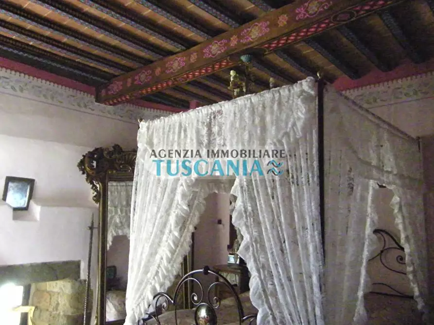 Immagine 33 di Palazzo in vendita  a Volterra
