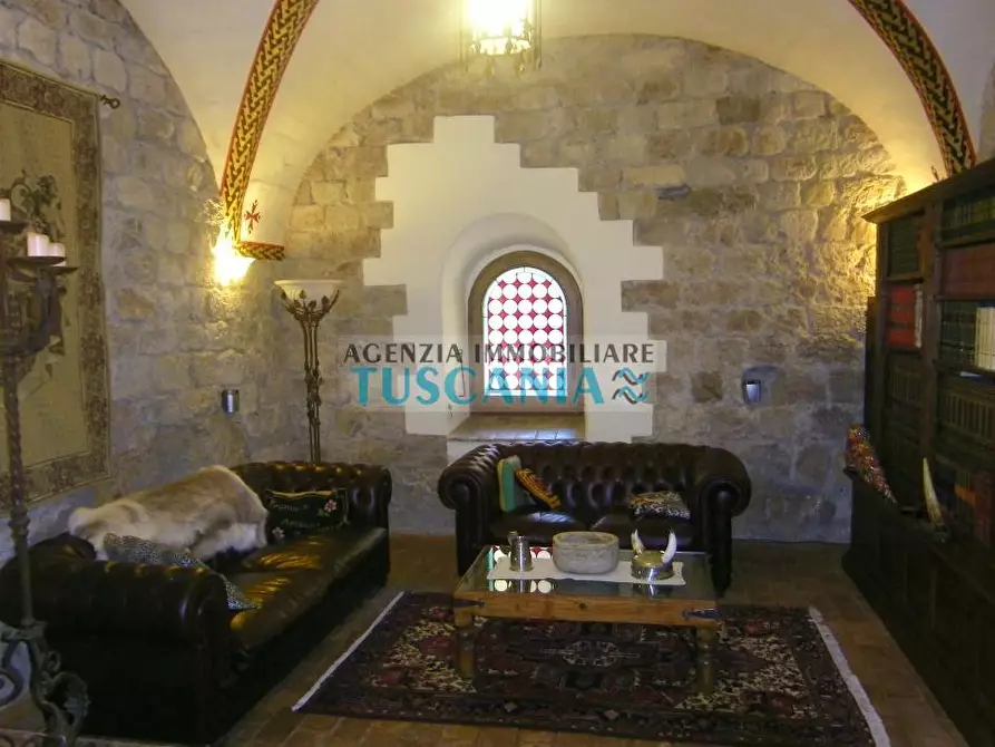 Immagine 4 di Palazzo in vendita  a Volterra