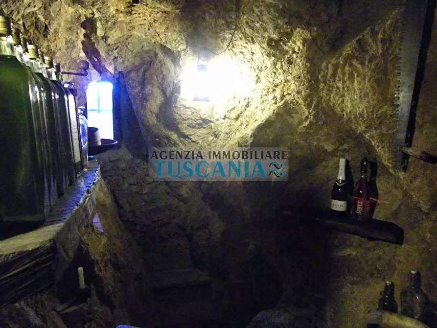 Immagine 16 di Palazzo in vendita  a Volterra